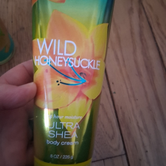 Bath & Body Works Wild Honeysuckle Ultra Shea Body Cream - Yellow and Blue - Picture 2 of 4